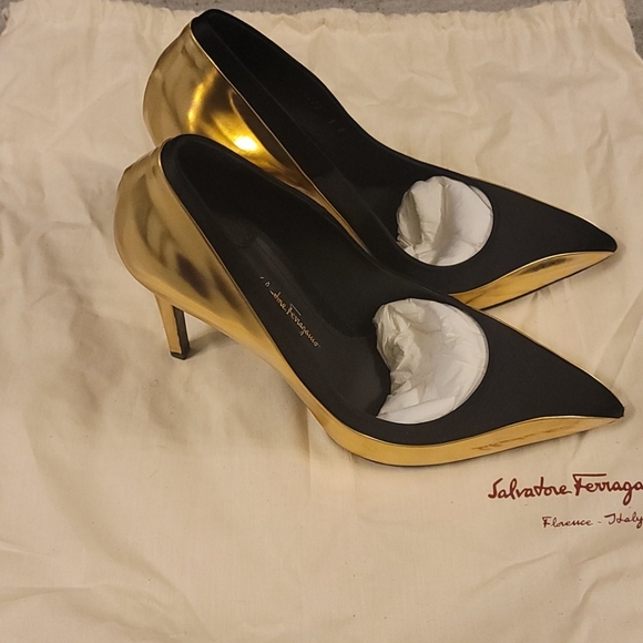 AUTHENTIC Ferragamo black/gold stilettos size 9B - Picture 3 of 3